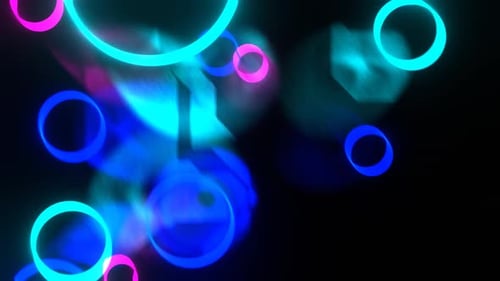 Rotation et mouvement de la caméra à travers un tunnel avec des cercles multicolores qui changent de