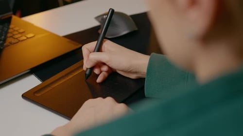 Using Stylus and Graphics Tablet for Digital Design