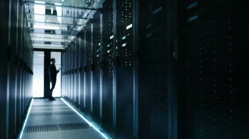 Es poco probable que un técnico de TI desenfocado encienda el servidor de datos.