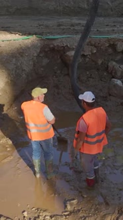 Vista aérea: progreso constante en la construcción de una lujosa torre de gran altura