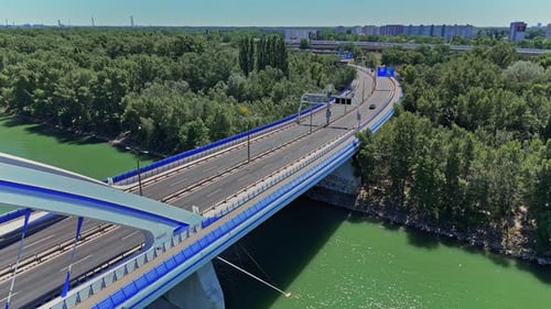 Panorama de la ville près d'un pont à Bratislava, en Slovaquie, pendant la journée