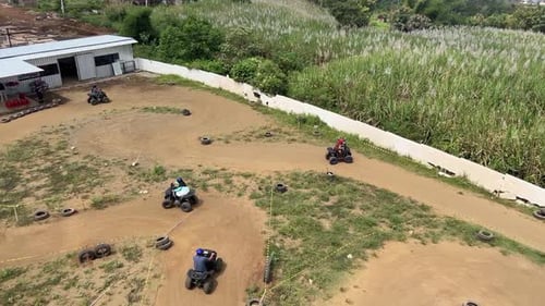 Conducir un vehículo todo terreno en Malang Skyland