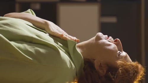 Vidéo verticale de la maladie pulmonaire, essoufflement.