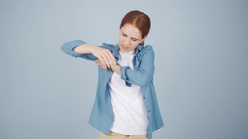 Woman with itchy armpits. Fungus Problem.