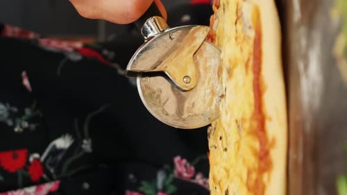 Slicing pizza