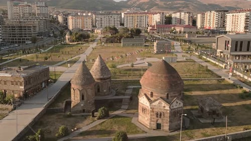 Monument des Trois Kumbets à Erzurum (Zoomin)