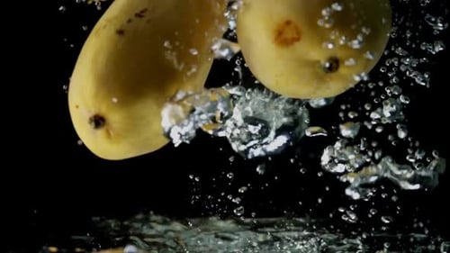 mango are dipped in water