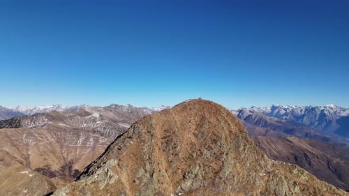 Le
Pizzo di Gino est une montagne de Lombardie, en Italie. Avec une altitude de 2 245 m