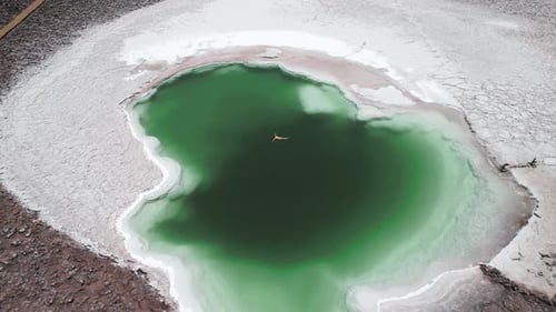 Vue aérienne (Vidéo) : Salt Lagoon Baltinache, San Pedro De Atacama, Désert, Chili