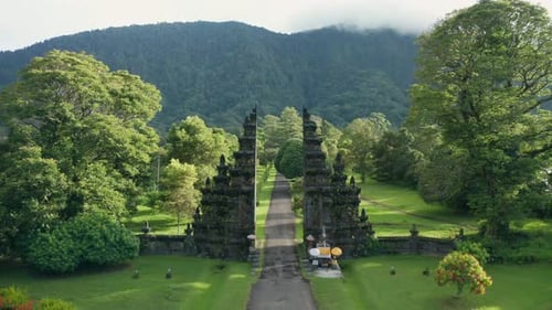 Panoramablick auf das Handara-Tor, Bali, Indonesien
