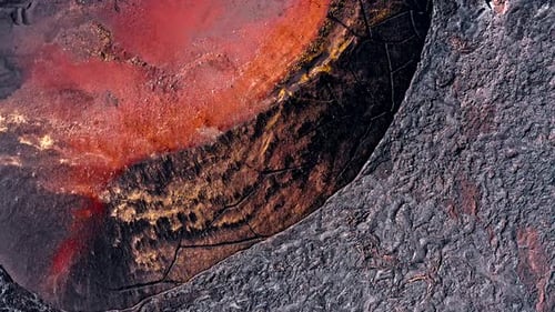 Rote Vulkanerde und Asche aus der Luft