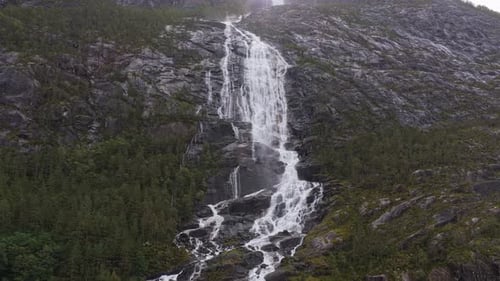 Drone captures powerful Langfossen cascading down rocky cliffs