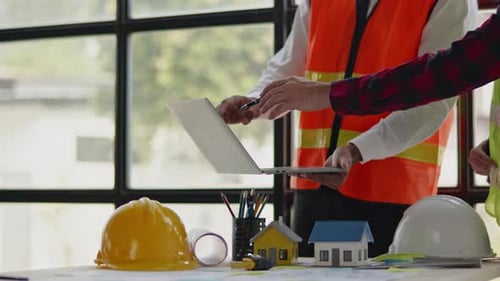 Working brainstorming for cost estimating on design architectural and engineering.