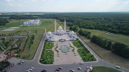 Vue aérienne de la mosquée blanche de Bolgar, magnifique bâtiment blanc de la République du Tatarstan