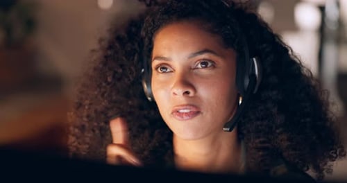 Call center, telemarketing and contact us for a insurance customer service consultant at a help desk