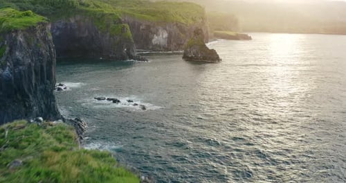 Ampla paisagem aérea e costeira