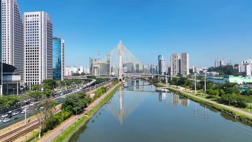 Cable Stay Bridge no centro da cidade de São Paulo, Brasil.