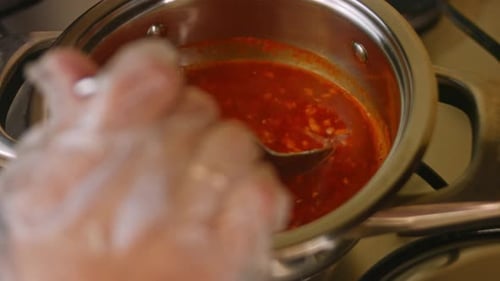 Processus de préparation de la sauce chili en 220 secondes
