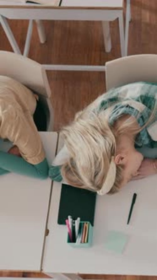 Above, students and sleeping in high school with fatigue, difficult assessment