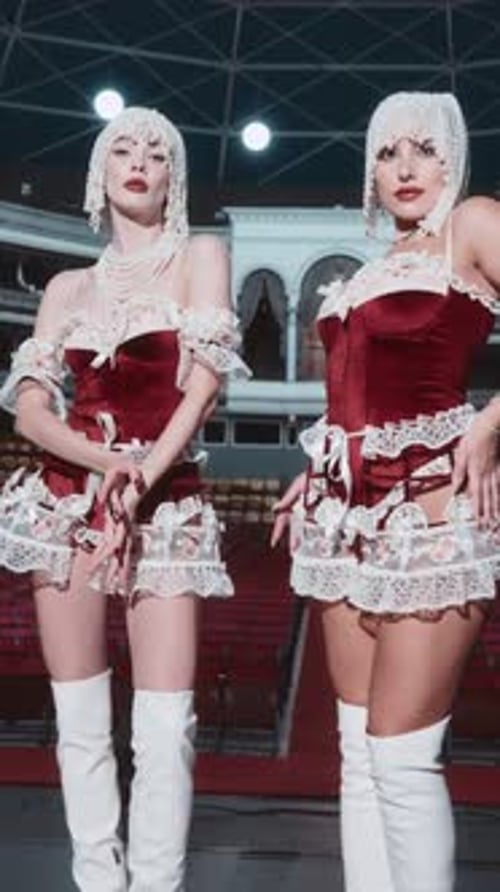 Deux modèles de défilés de mode