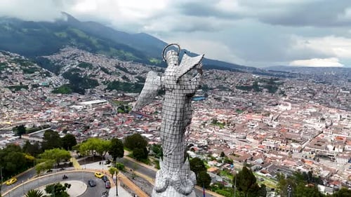 Vidéo aérienne urbaine du centre historique de Quito, Équateur