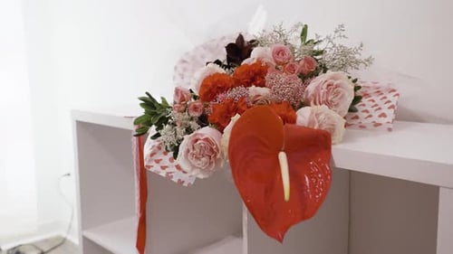 Slowly pushing in to an arrangement in the Miss America Bouquet style.