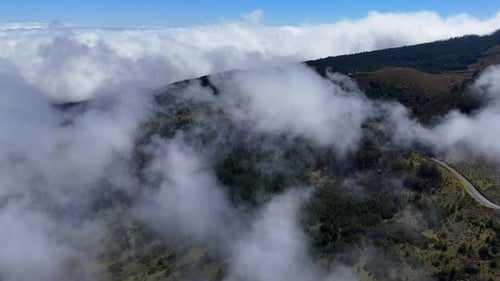 Wolken auf der Landschaft von Maui.