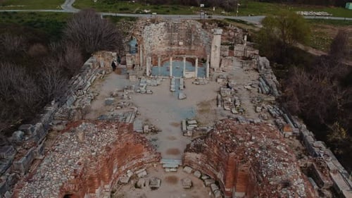 Vues aériennes de l'ancienne cour et des ruines monumentales d'Éphèse