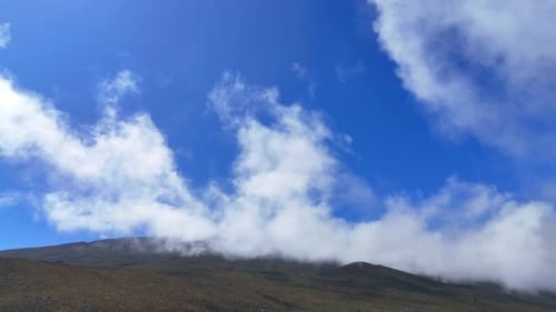 Wolken auf der Landschaft von Maui.