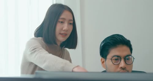 Group Adult Asia, une réunion indépendante pour hommes et femmes, rédige rapidement une application informatique bot AI, programme intelligent, nomade.