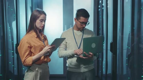 Teamzusammenarbeit im Kontext einer modernen technologiegetriebenen Umgebung von heute