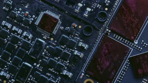 Nahaufnahme von Computerchips, CPU, Schaltung und Mikrochip-Makro-Tracking-Aufnahme.