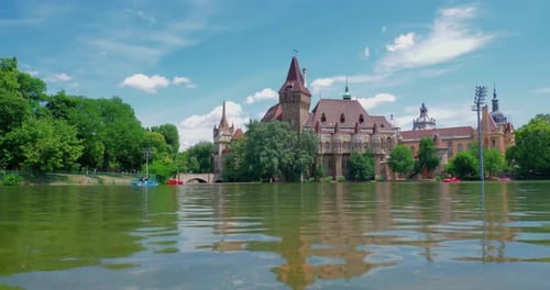 Château de Vajdahunyad à Budapest, poursuite du tir, plan rapide