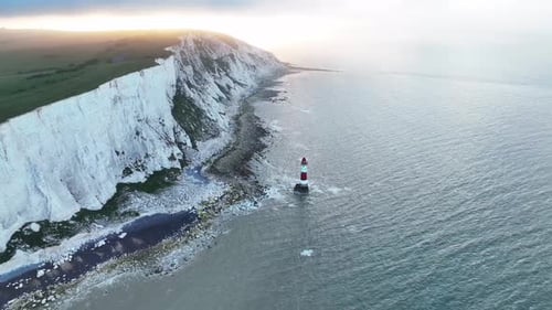 Vidéo par drone du phare de Belle Tout en Angleterre