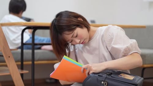 A mother who found a handout addressed to her parents in a randoseru