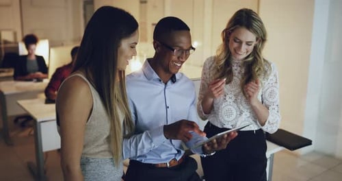 4k video footage of businesspeople using a tablet together in the office