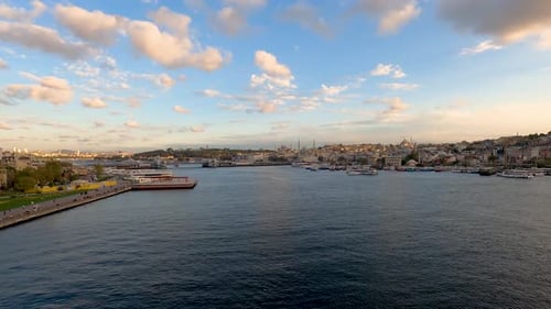 Zeitraffer in der Stadt Istanbul, Türkei, Blick auf den Bosporus