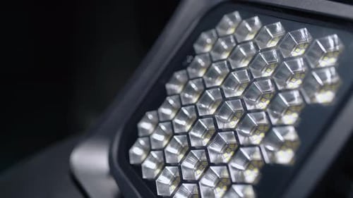 Quadratischer Lichtdiodenprojektor mit Wabenmuster