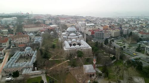 vue en arrière autour de la mosquée Sehzade à Istanbul