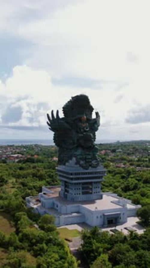 Photo hyperlapse de la statue de Garuda Wisnu Kencana à Bali