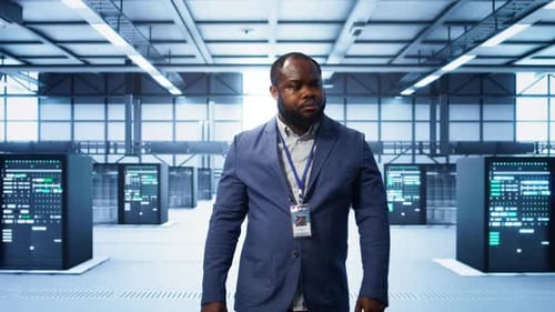 IT Expert Managing Data Center with Advanced Technology