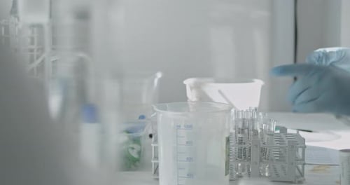 Traces et erreurs : analyses d'échantillons médicaux sur les ressources naturelles