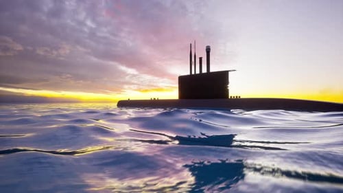 Militär-U-Boot taucht bei Sonnenuntergang auf offener See auf