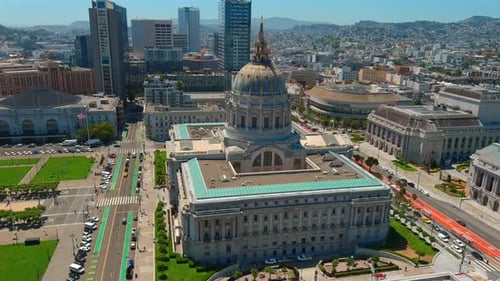Orbiting Shot Around City Hall Of San Francisco On Sunny Day In San Francisco, California, USA. aeri