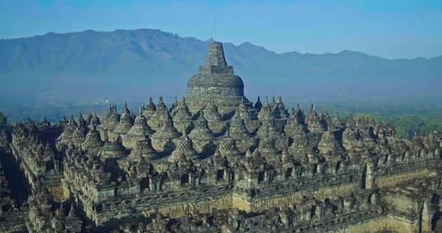 Magelang, 26. Juli 2021, Panorama des Borobudur-Tempels