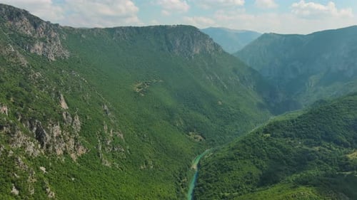 Tara River Canyon und Berge