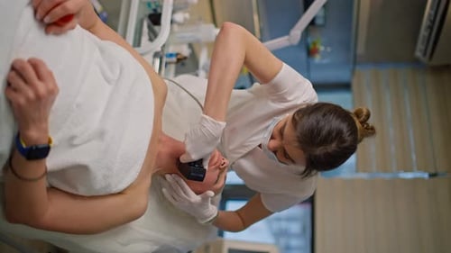 MicroNeedling Lift Procedure for AntiAging Skin Care in Mature Women