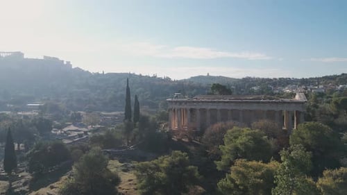 Antiguo templo de Hefesto en el centro histórico de Atenas, imágenes panorámicas aéreas del Ágora