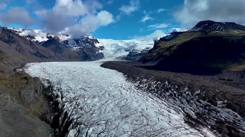 Majestic Svinafellsjokull Glacier Showcases Stunning Ice Formations in Iceland