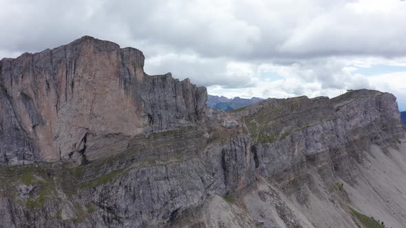 Jagged Seceda Ridge in iconic Dolomites - Puez-Odle Nature Park, Val ...